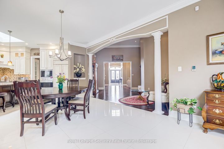 Photo 18 at 20 Aubrietia Court, Oak Ridges, Richmond Hill