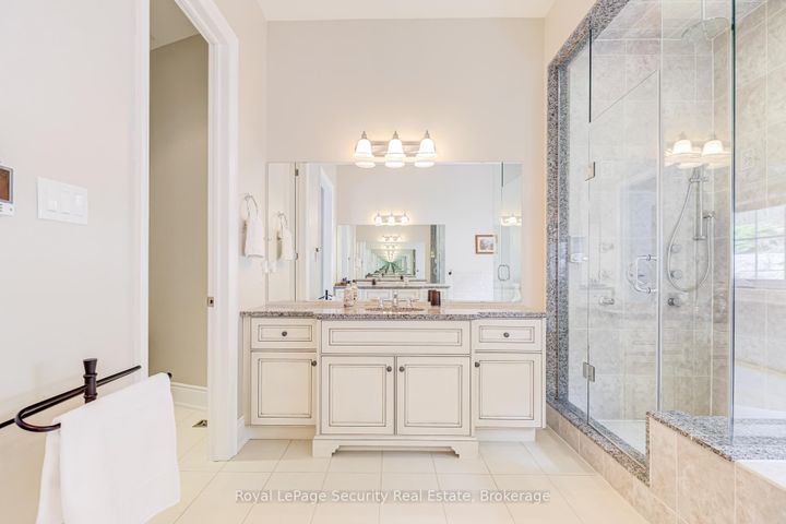 Photo 22 at 20 Aubrietia Court, Oak Ridges, Richmond Hill