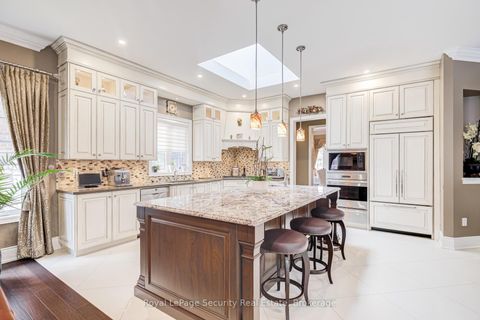 Photo 12 at 20 Aubrietia Court, Oak Ridges, Richmond Hill