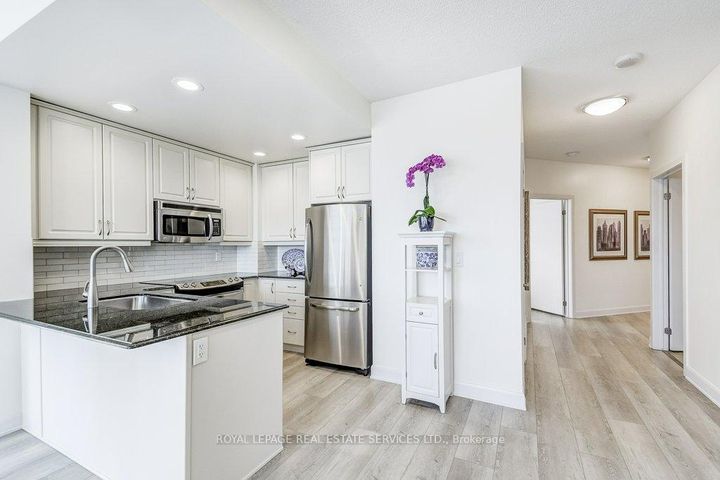 Photo 10 at 610 - 551 Maple Avenue, Brant, Burlington