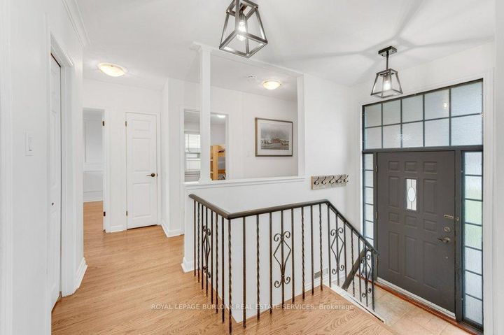 Photo 2 at 602 Stephens Crescent, WO West, Oakville