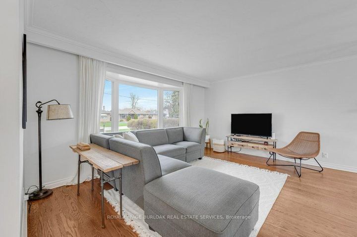 Photo 3 at 602 Stephens Crescent, WO West, Oakville