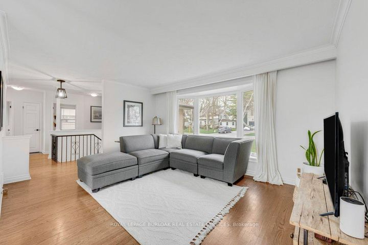 Photo 4 at 602 Stephens Crescent, WO West, Oakville