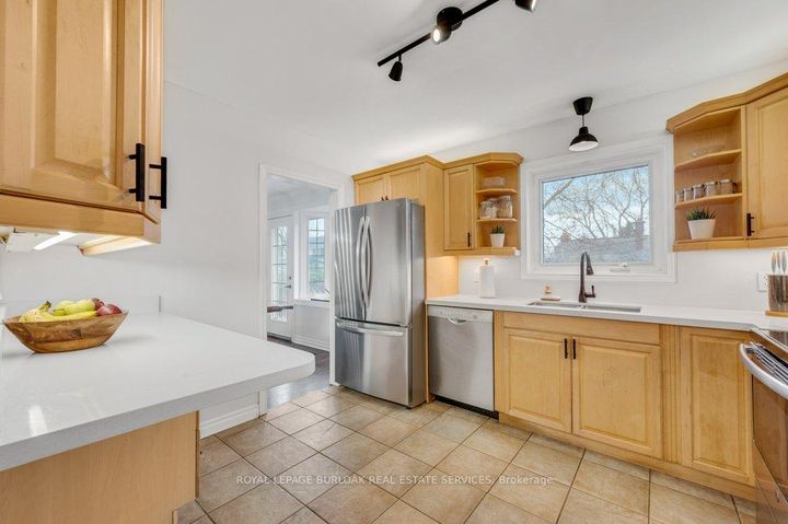 Photo 8 at 602 Stephens Crescent, WO West, Oakville