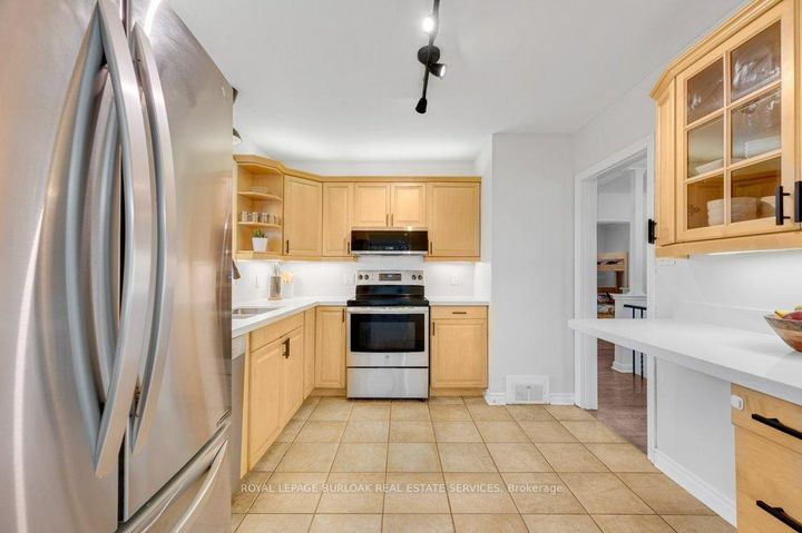 Photo 9 at 602 Stephens Crescent, WO West, Oakville