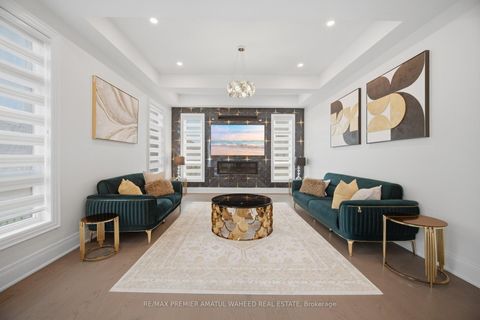 Photo 11 at 143 Ballantyne Boulevard, Vellore Village, Vaughan