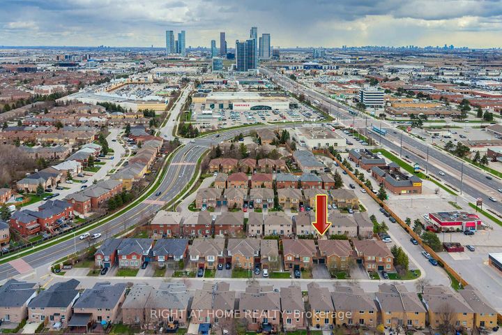 Photo 1 at 104 Pinedale Gate, East Woodbridge, Vaughan