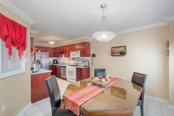 Photo 13 at 104 Pinedale Gate, East Woodbridge, Vaughan