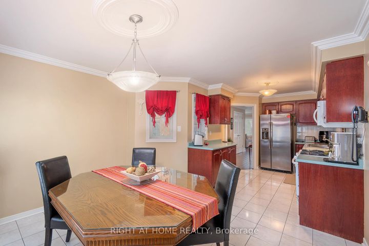 Photo 16 at 104 Pinedale Gate, East Woodbridge, Vaughan