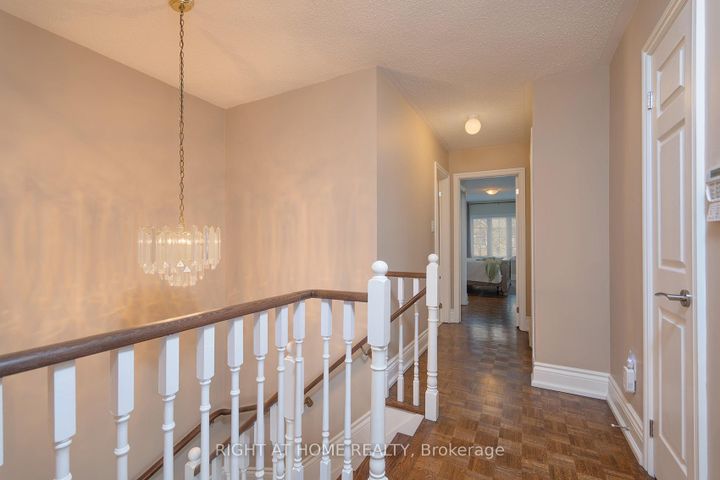 Photo 21 at 104 Pinedale Gate, East Woodbridge, Vaughan