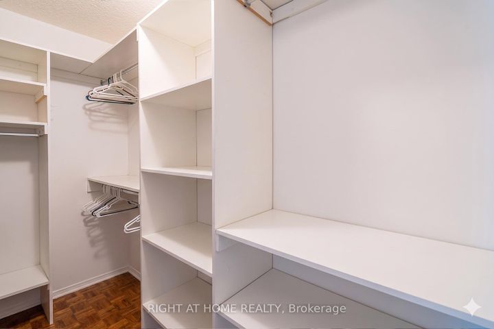 Photo 25 at 104 Pinedale Gate, East Woodbridge, Vaughan