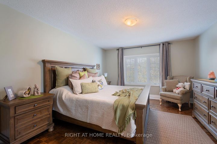 Photo 28 at 104 Pinedale Gate, East Woodbridge, Vaughan