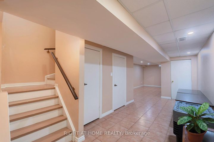 Photo 32 at 104 Pinedale Gate, East Woodbridge, Vaughan