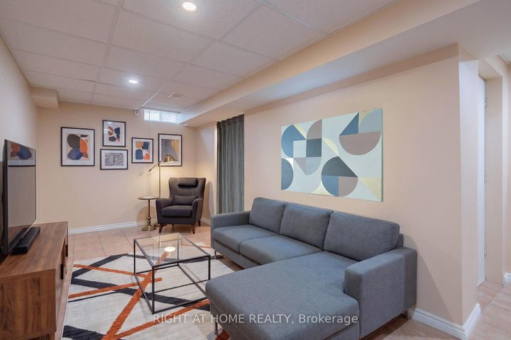 Photo 34 at 104 Pinedale Gate, East Woodbridge, Vaughan