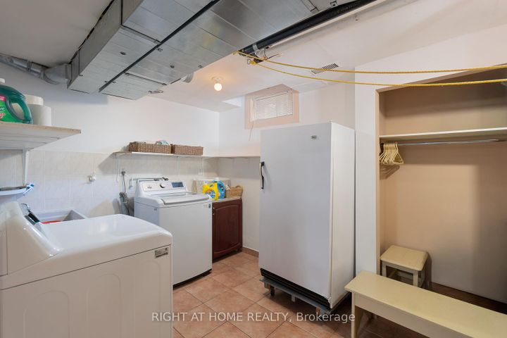 Photo 35 at 104 Pinedale Gate, East Woodbridge, Vaughan