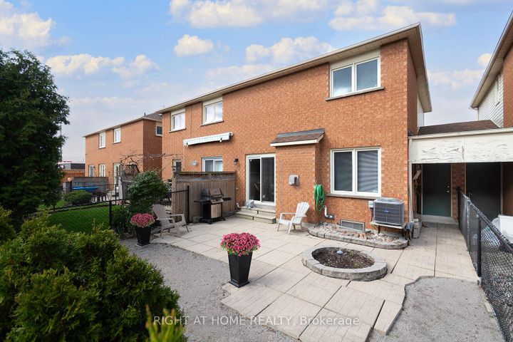 Photo 36 at 104 Pinedale Gate, East Woodbridge, Vaughan