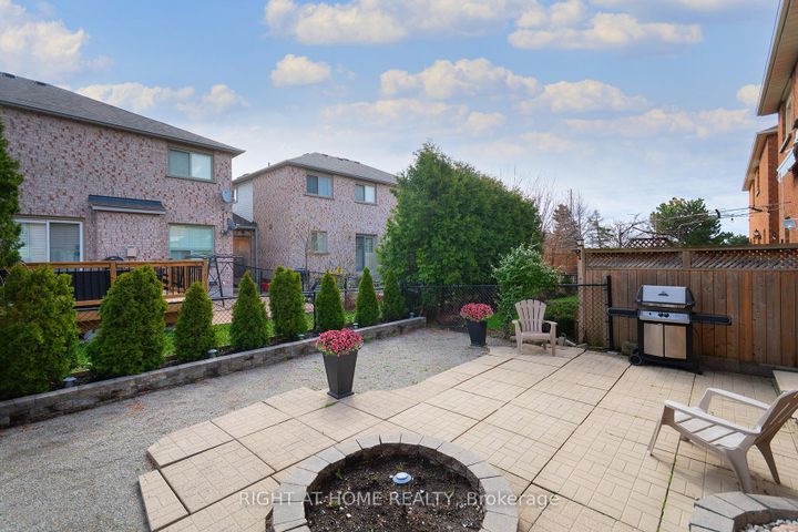 Photo 38 at 104 Pinedale Gate, East Woodbridge, Vaughan