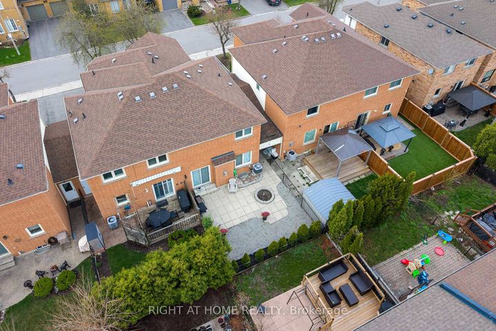 Photo 40 at 104 Pinedale Gate, East Woodbridge, Vaughan