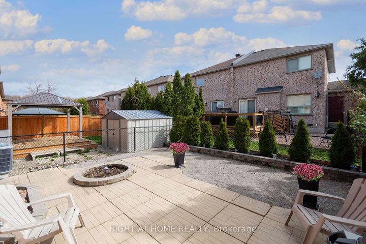Photo 41 at 104 Pinedale Gate, East Woodbridge, Vaughan