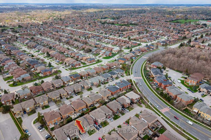 Photo 43 at 104 Pinedale Gate, East Woodbridge, Vaughan