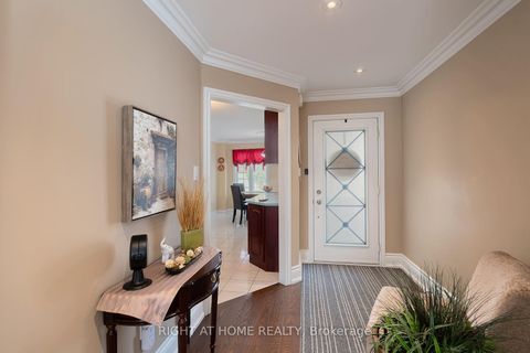 Photo 5 at 104 Pinedale Gate, East Woodbridge, Vaughan