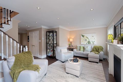 Photo 7 at 104 Pinedale Gate, East Woodbridge, Vaughan