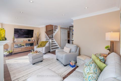 Photo 9 at 104 Pinedale Gate, East Woodbridge, Vaughan