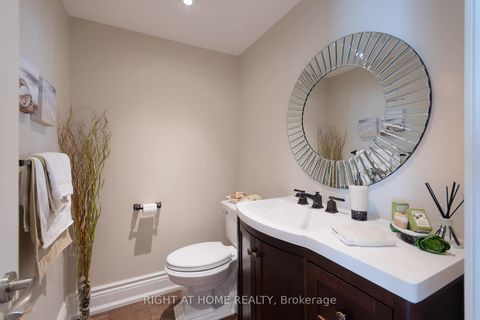 Photo 18 at 104 Pinedale Gate, East Woodbridge, Vaughan