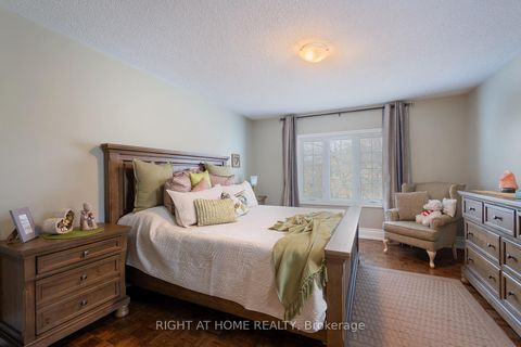 Photo 28 at 104 Pinedale Gate, East Woodbridge, Vaughan