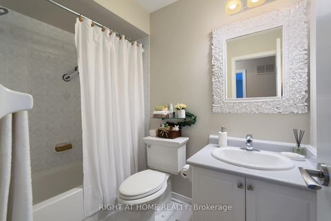 Photo 31 at 104 Pinedale Gate, East Woodbridge, Vaughan