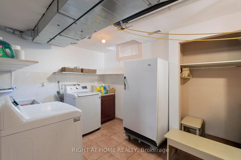 Photo 35 at 104 Pinedale Gate, East Woodbridge, Vaughan