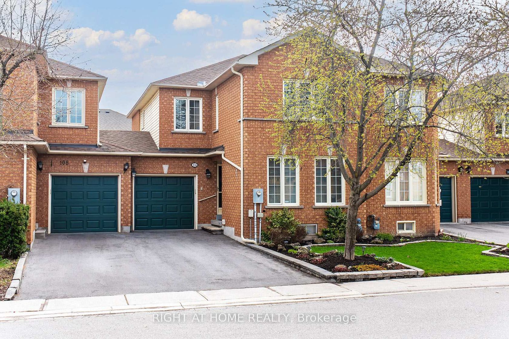 104 Pinedale Gate, East Woodbridge, Vaughan 2