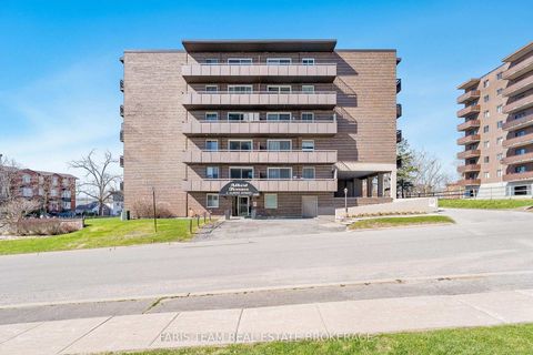 Photo 1 at 48 - 2 Albert Street, North Shore, Barrie