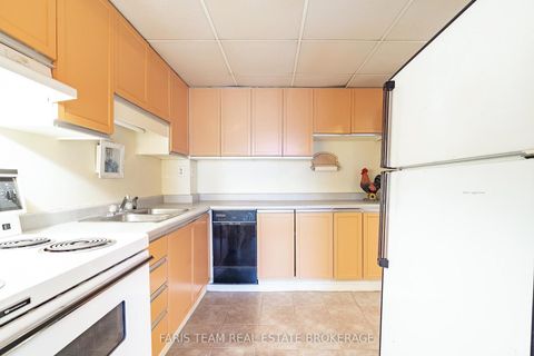 Photo 7 at 48 - 2 Albert Street, North Shore, Barrie