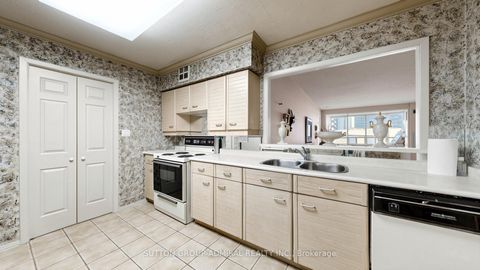 Photo 4 at 610 - 30 Greenfield Avenue, Willowdale East, Toronto