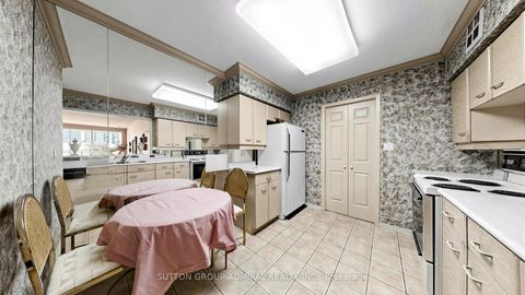 Photo 5 at 610 - 30 Greenfield Avenue, Willowdale East, Toronto