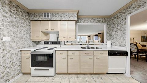 Photo 6 at 610 - 30 Greenfield Avenue, Willowdale East, Toronto