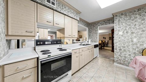 Photo 7 at 610 - 30 Greenfield Avenue, Willowdale East, Toronto
