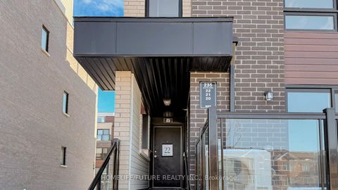 Photo 4 at 21 - 235 Mclevin Avenue, Malvern, Toronto