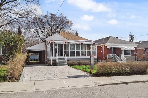 Photo 1 at 132 Budea Crescent, Maryvale, Toronto