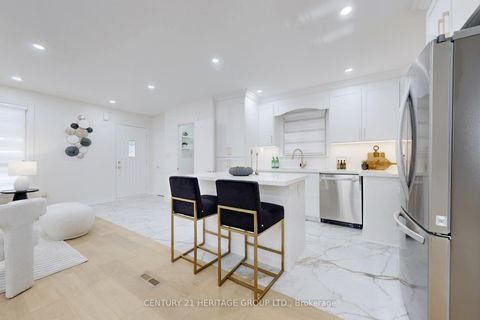 Photo 10 at 132 Budea Crescent, Maryvale, Toronto