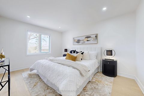 Photo 15 at 132 Budea Crescent, Maryvale, Toronto