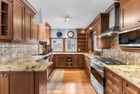 Photo 10 at 46 Isle Vista Drive, Virginia, Georgina