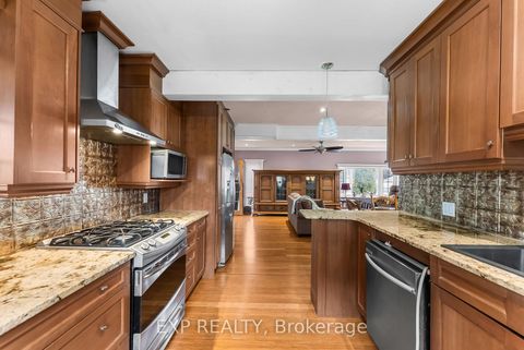 Photo 11 at 46 Isle Vista Drive, Virginia, Georgina