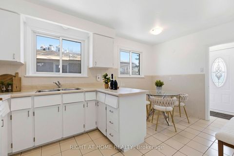 Photo 5 at 106 Fortrose Crescent, Donalda, Toronto