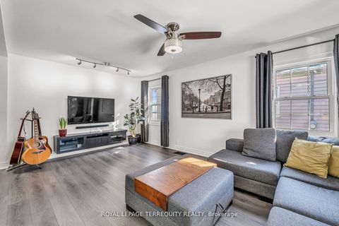 Photo 1 at 5 Acorn Avenue, City Centre West, Toronto