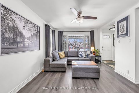 Photo 2 at 5 Acorn Avenue, City Centre West, Toronto