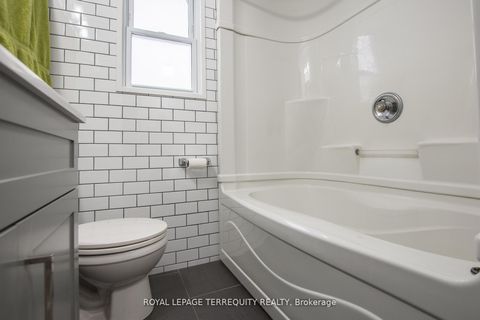 Photo 10 at 5 Acorn Avenue, City Centre West, Toronto