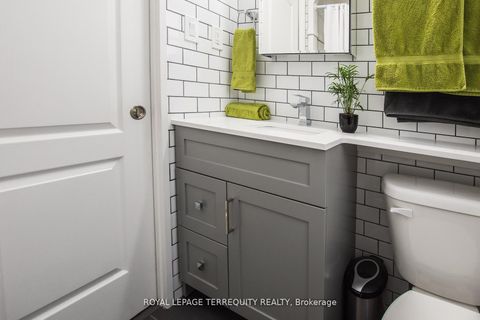 Photo 11 at 5 Acorn Avenue, City Centre West, Toronto