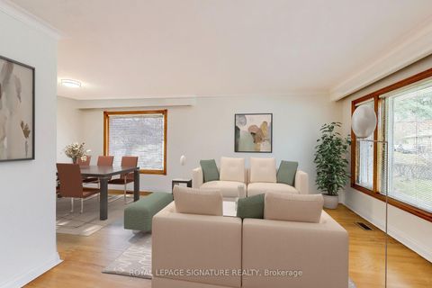 Photo 6 at 1 Charlemont Crescent, Sullivan, Toronto